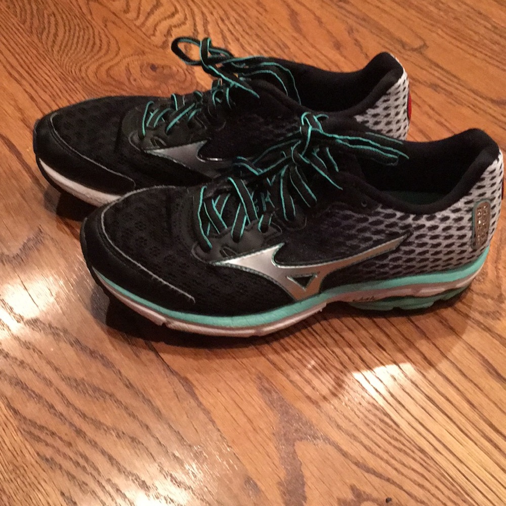 Mizuno Waverider Tennis Shoes